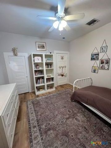 367 S Academy Avenue, New Braunfels, TX 78130