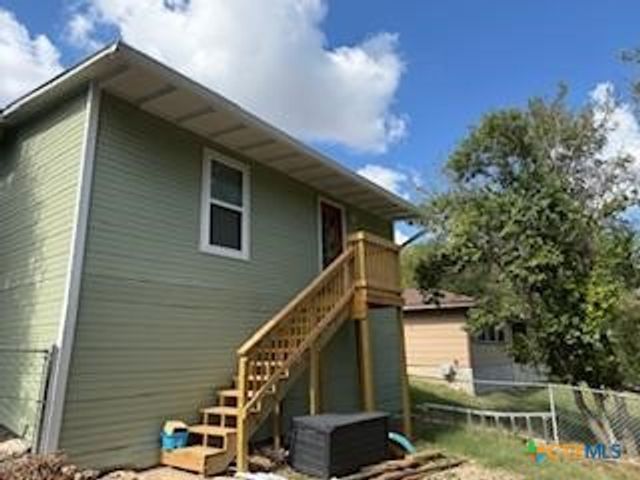 367 S Academy Avenue, New Braunfels, TX 78130