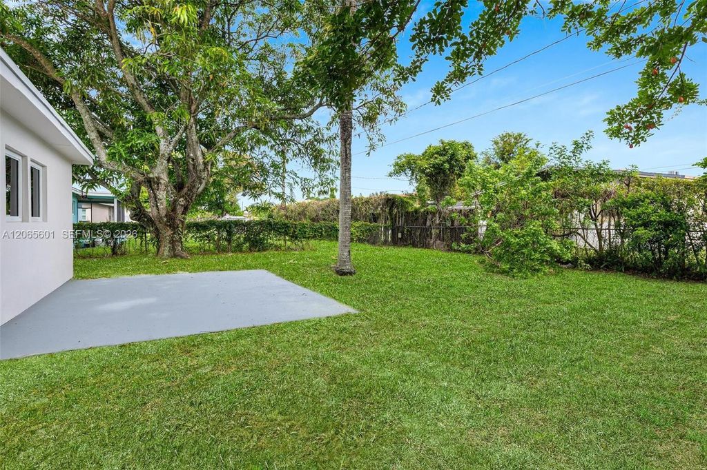 Image 20 of property listing at 5937 NW 16th Ct, Sunrise, FL 33313