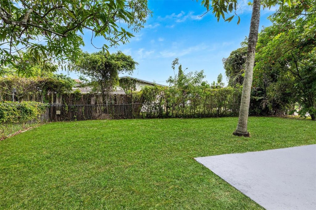Image 21 of property listing at 5937 NW 16th Ct, Sunrise, FL 33313