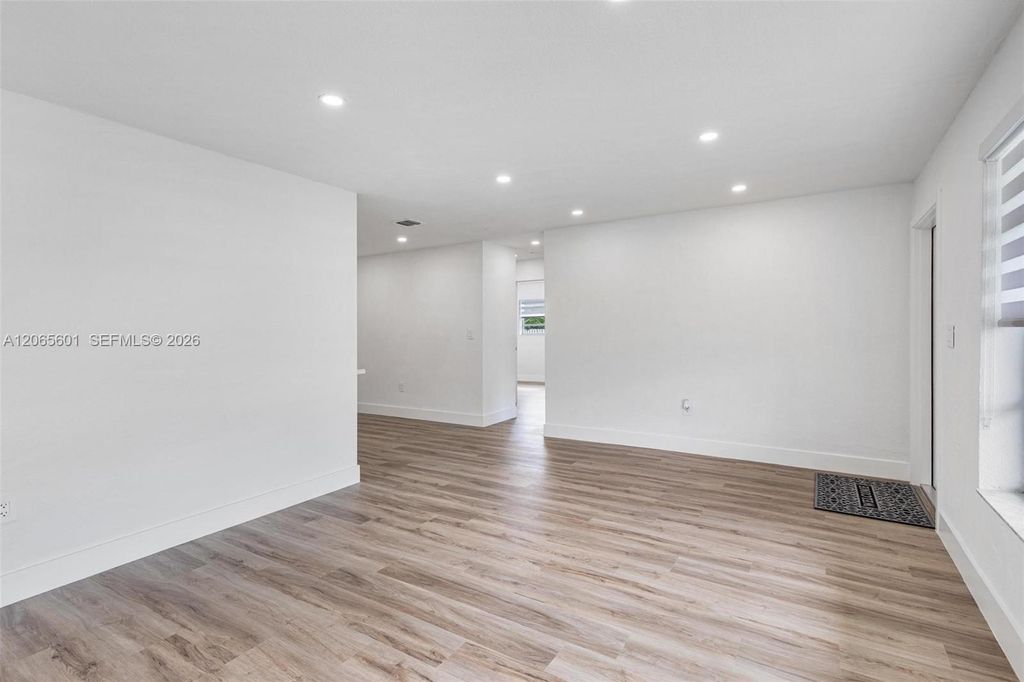 Image 6 of property listing at 5937 NW 16th Ct, Sunrise, FL 33313