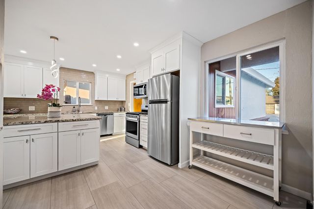 174 Warrington Ave, Oakdale, CA 95361