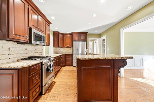 2318 Thornhill Rd, Louisville, KY 40222