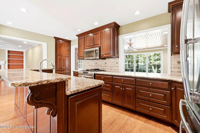 2318 Thornhill Rd, Louisville, KY 40222