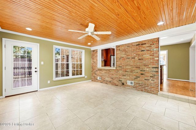 2318 Thornhill Rd, Louisville, KY 40222
