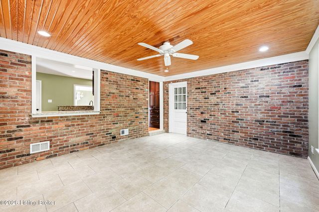2318 Thornhill Rd, Louisville, KY 40222