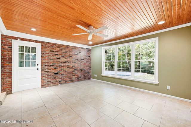 2318 Thornhill Rd, Louisville, KY 40222