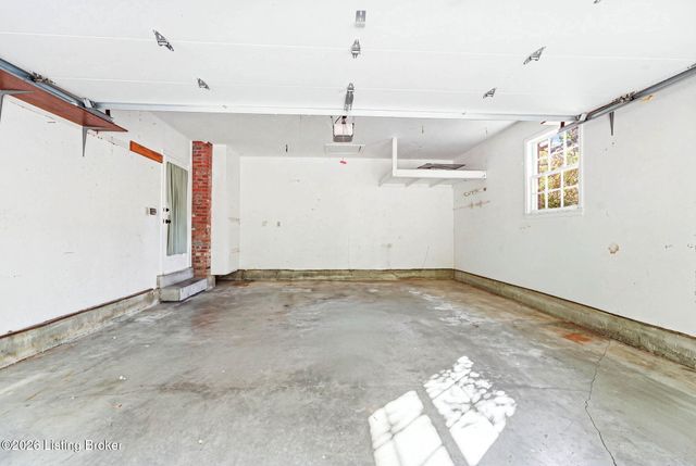 2318 Thornhill Rd, Louisville, KY 40222