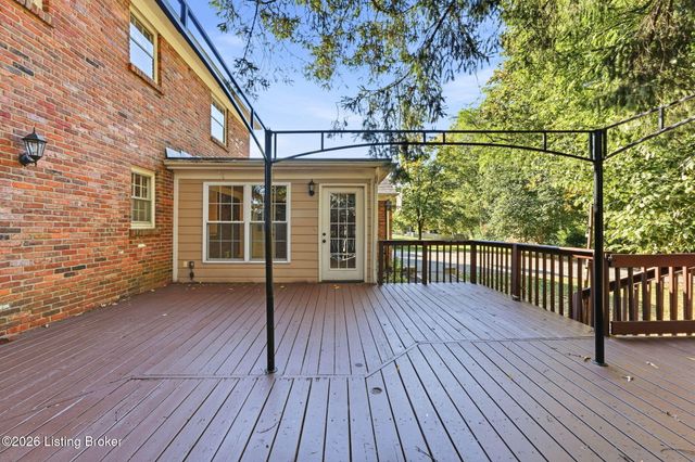2318 Thornhill Rd, Louisville, KY 40222