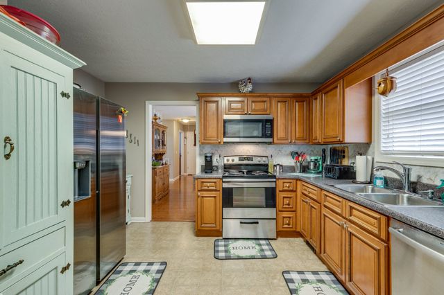 310 Daytona Dr, Cornersville, TN 37047