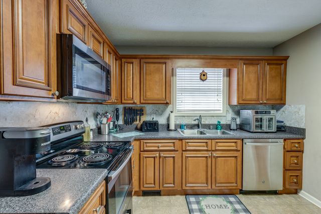 310 Daytona Dr, Cornersville, TN 37047