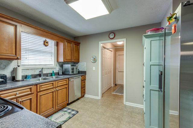 310 Daytona Dr, Cornersville, TN 37047