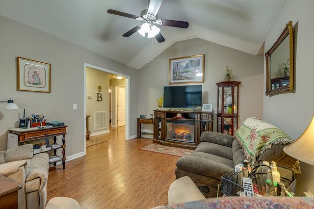 310 Daytona Dr, Cornersville, TN 37047