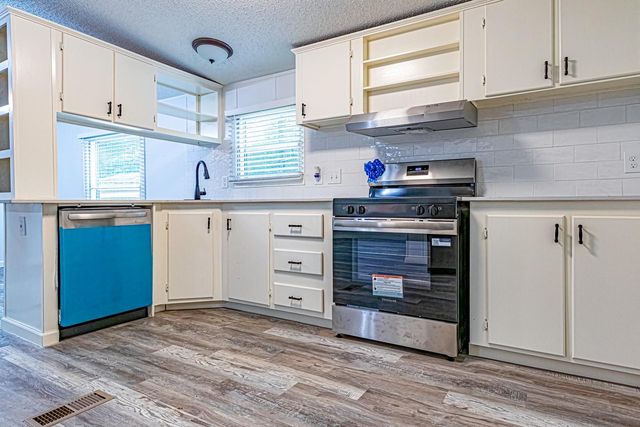 121 Circle Oak Drive, Point Blank, TX 77364