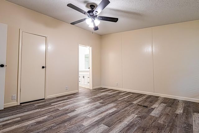 121 Circle Oak Drive, Point Blank, TX 77364