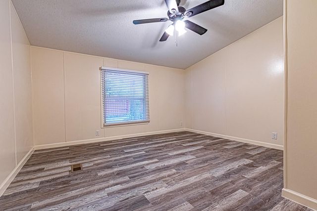 121 Circle Oak Drive, Point Blank, TX 77364