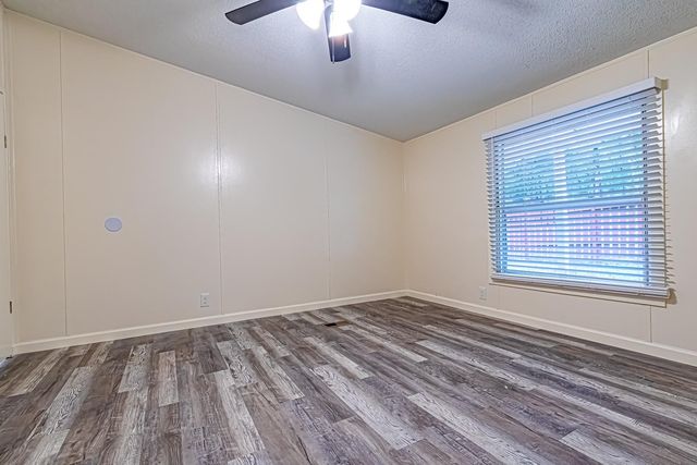 121 Circle Oak Drive, Point Blank, TX 77364