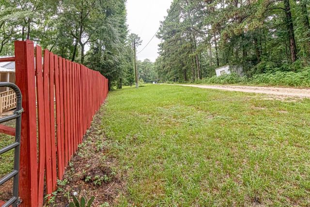 121 Circle Oak Drive, Point Blank, TX 77364