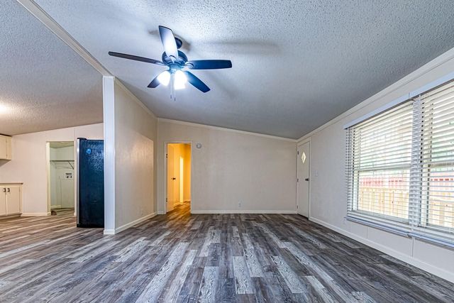 121 Circle Oak Drive, Point Blank, TX 77364