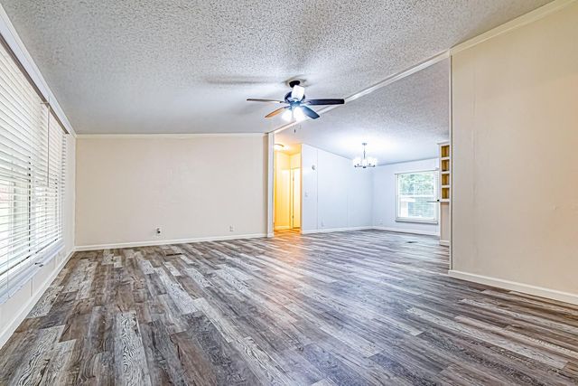 121 Circle Oak Drive, Point Blank, TX 77364