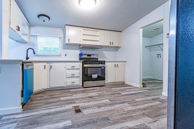 121 Circle Oak Drive, Point Blank, TX 77364