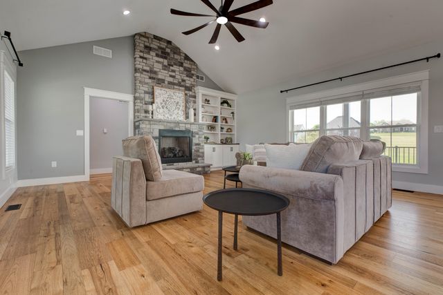 206 Lee Oak Circle, Harrodsburg, KY 40330