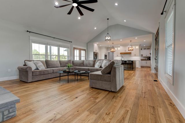 206 Lee Oak Circle, Harrodsburg, KY 40330