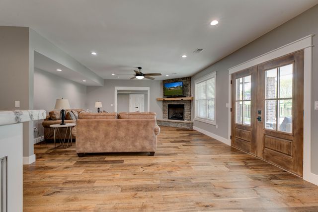 206 Lee Oak Circle, Harrodsburg, KY 40330