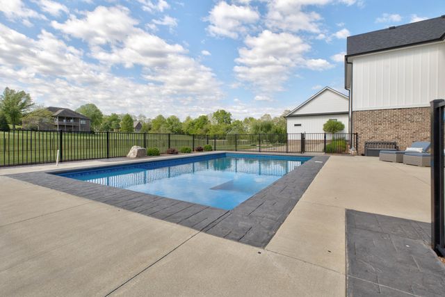 206 Lee Oak Circle, Harrodsburg, KY 40330