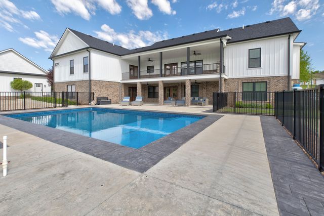 206 Lee Oak Circle, Harrodsburg, KY 40330