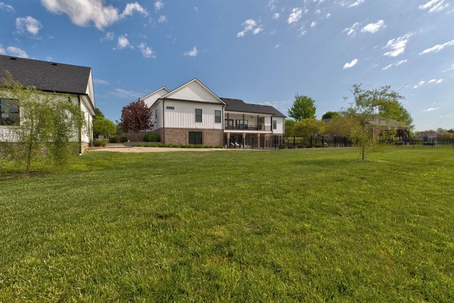 206 Lee Oak Circle, Harrodsburg, KY 40330