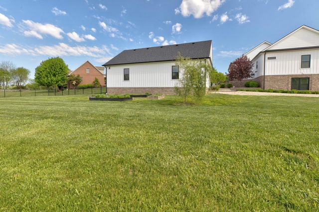 206 Lee Oak Circle, Harrodsburg, KY 40330