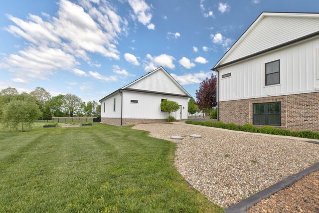 206 Lee Oak Circle, Harrodsburg, KY 40330