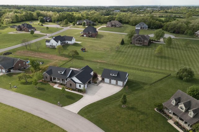 206 Lee Oak Circle, Harrodsburg, KY 40330