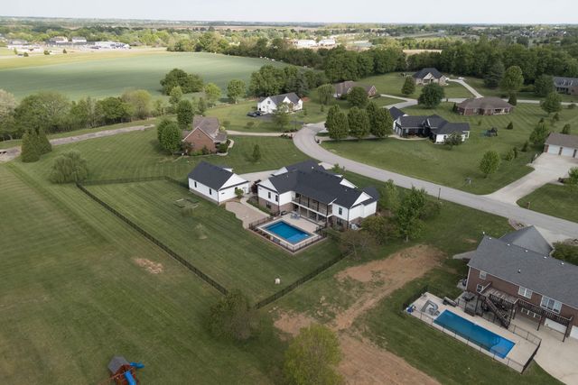 206 Lee Oak Circle, Harrodsburg, KY 40330