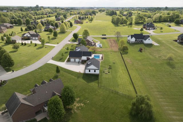 206 Lee Oak Circle, Harrodsburg, KY 40330