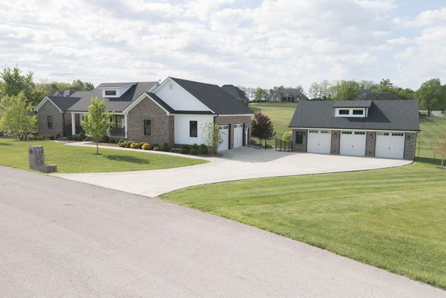 206 Lee Oak Circle, Harrodsburg, KY 40330
