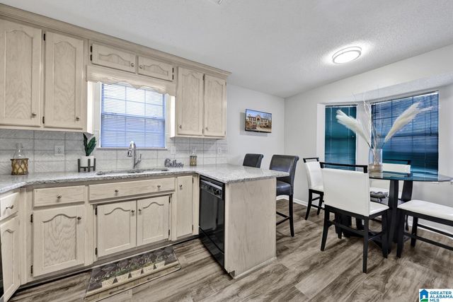 1087 KINGS FOREST DRIVE, Leeds, AL 35094