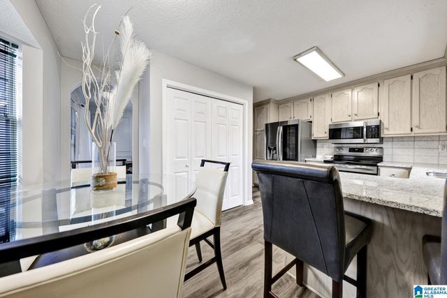 1087 KINGS FOREST DRIVE, Leeds, AL 35094