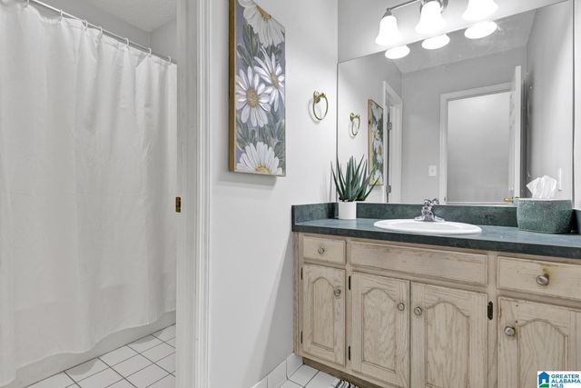 1087 KINGS FOREST DRIVE, Leeds, AL 35094