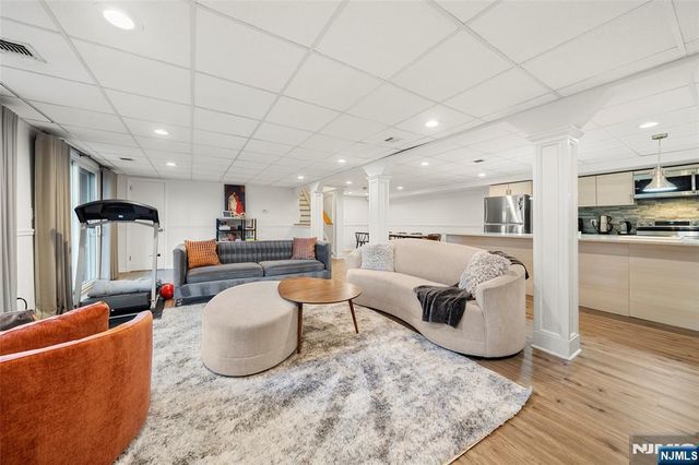 639 Pawnee Lane, Franklin Lakes, NJ 07417