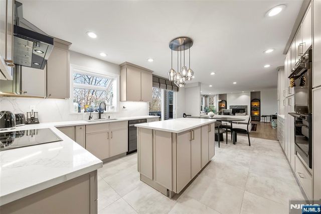 639 Pawnee Lane, Franklin Lakes, NJ 07417