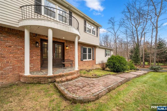 639 Pawnee Lane, Franklin Lakes, NJ 07417