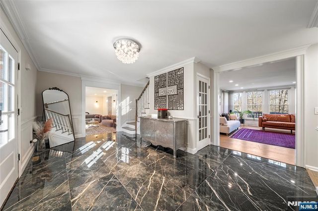 639 Pawnee Lane, Franklin Lakes, NJ 07417