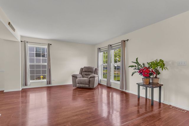 1807 Van Dyke Lane, Carpentersville, IL 60110