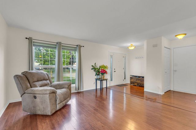 1807 Van Dyke Lane, Carpentersville, IL 60110