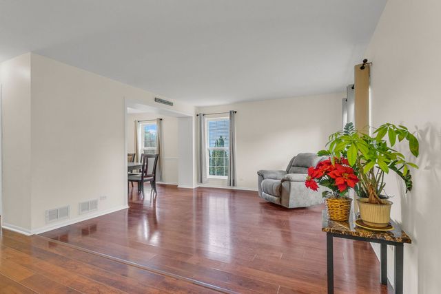 1807 Van Dyke Lane, Carpentersville, IL 60110