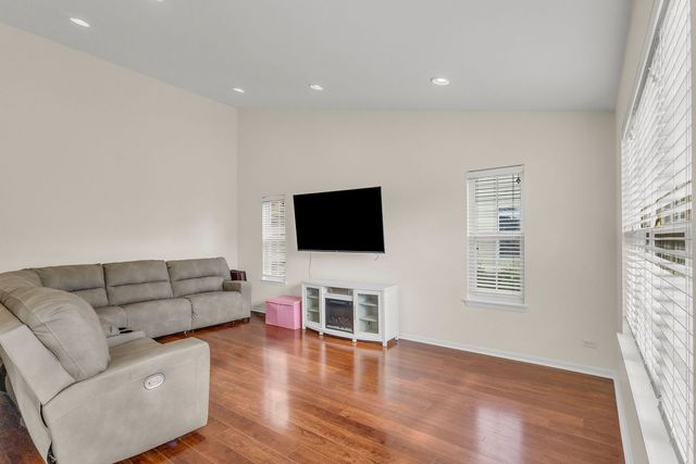 1807 Van Dyke Lane, Carpentersville, IL 60110