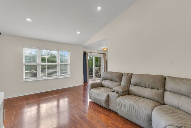 1807 Van Dyke Lane, Carpentersville, IL 60110