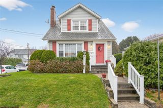 51 Park Avenue, New Hyde Park, NY 11040
